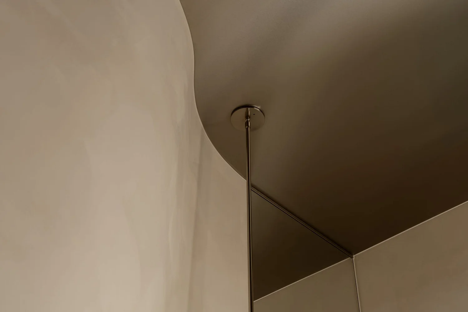 A curved plaster wall and floating stair at ZOEI, an architectural photoshoot location on the Gold Coast.